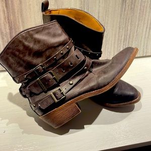 Candie’s ankle boots size 8